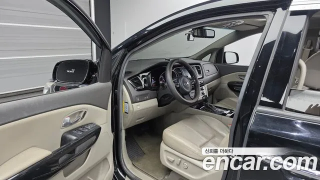 Kia Carnival 2014 thumb 10