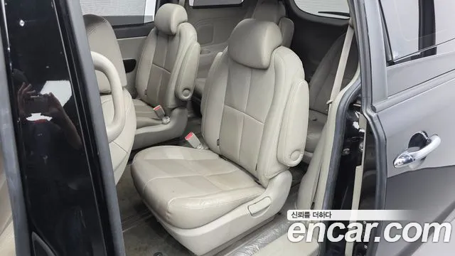 Kia Carnival 2014 thumb 11