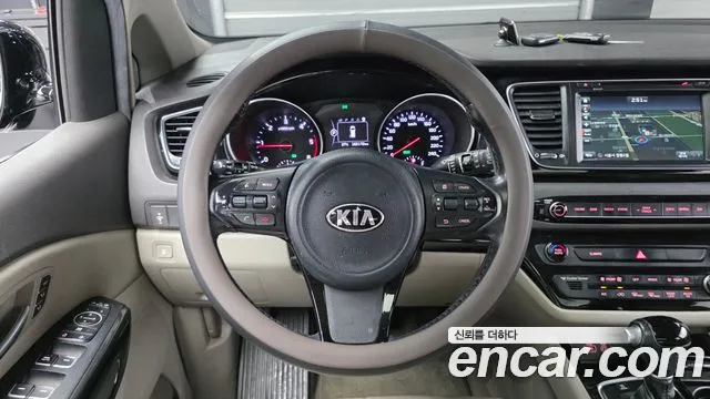 Kia Carnival 2014 thumb 12