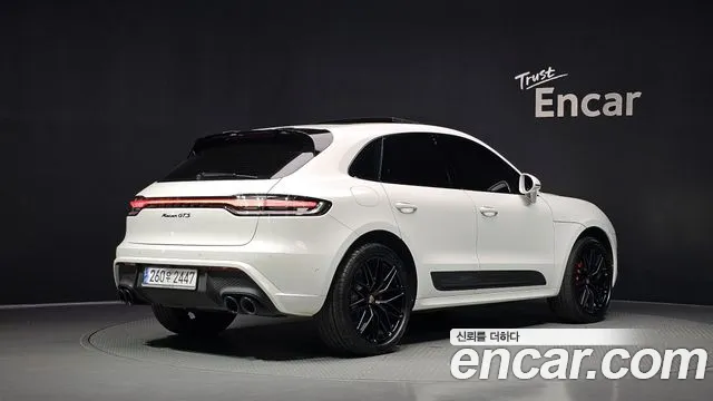 Porsche Macan 2023 thumb 2