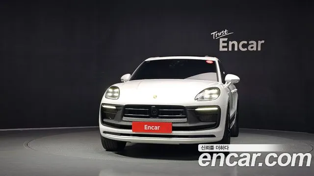 Porsche Macan 2023 thumb 3