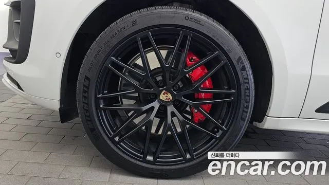 Porsche Macan 2023 thumb 5