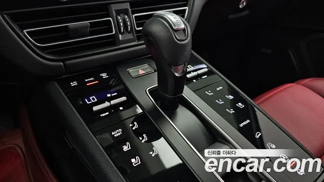 Porsche Macan 2023 thumb 9