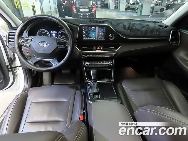 Hyundai Grandeur 2017 thumb 10