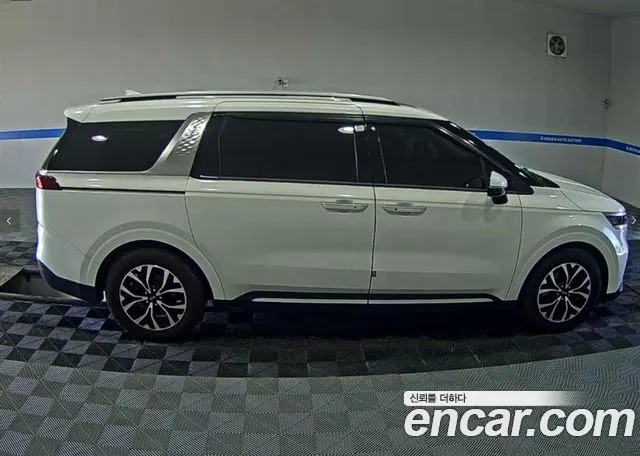 Kia Carnival 2021 thumb 2