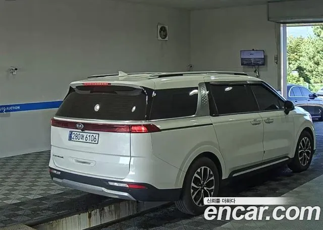 Kia Carnival 2021 thumb 3