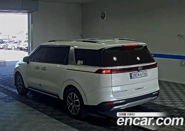 Kia Carnival 2021 thumb 4