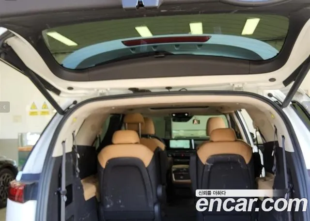 Kia Carnival 2021 thumb 9