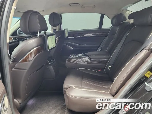 Genesis G90 2017 thumb 9
