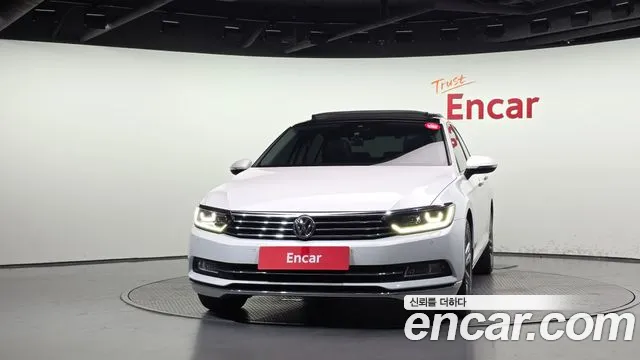 Volkswagen Passat (North America and China) 2018 thumb 3