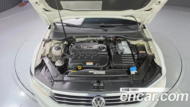 Volkswagen Passat (North America and China) 2018 thumb 6