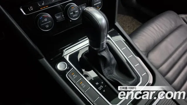 Volkswagen Passat (North America and China) 2018 thumb 9