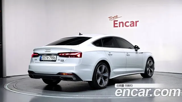 Audi A5 2021 thumb 2