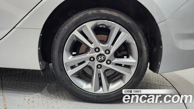 Hyundai i40 2013 thumb 5