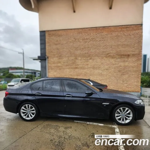 BMW 5-Series 2015 thumb 3