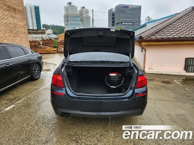 BMW 5-Series 2015 thumb 4