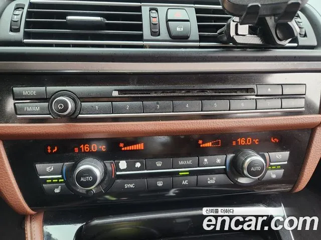 BMW 5-Series 2015 thumb 6