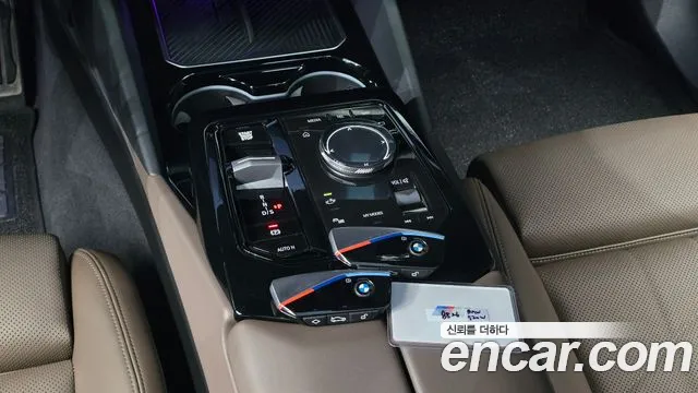 BMW 5-Series 2024 thumb 9