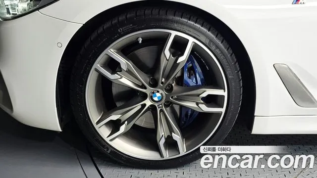 BMW 5-Series 2019 thumb 5