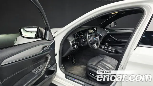 BMW 5-Series 2019 thumb 10