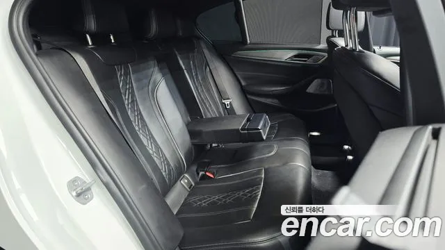 BMW 5-Series 2019 thumb 11
