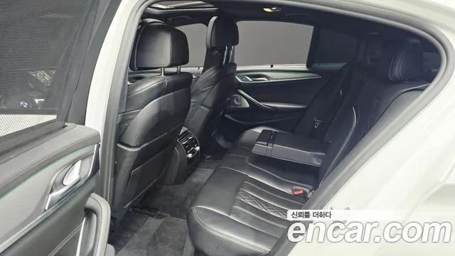 BMW 5-Series 2019 thumb 12