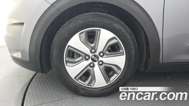 Kia Niro 2016 thumb 5