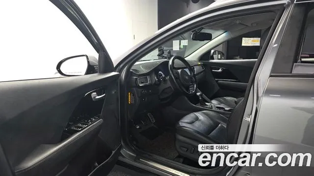 Kia Niro 2016 thumb 10
