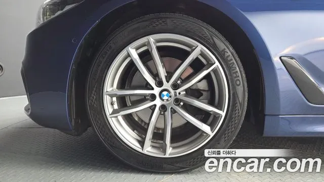 BMW 5-Series 2017 thumb 5