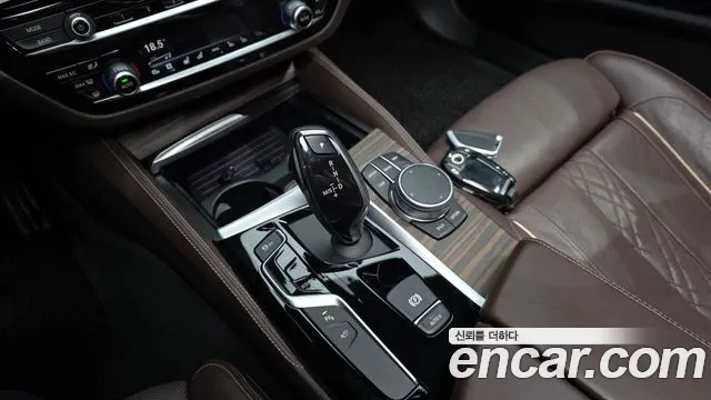 BMW 5-Series 2017 thumb 9