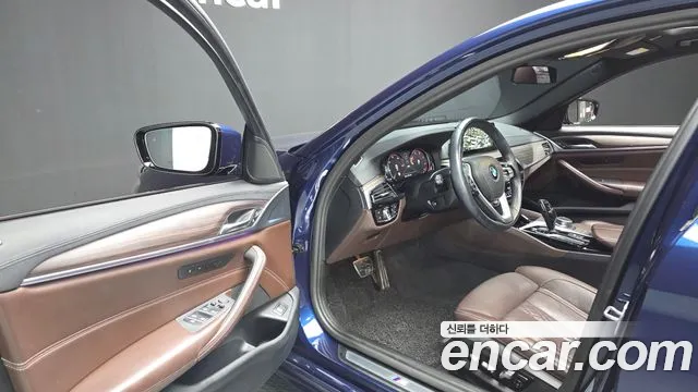BMW 5-Series 2017 thumb 10
