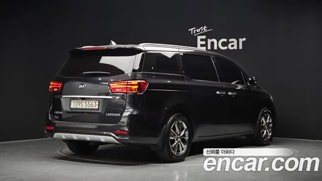 Kia Carnival 2018 thumb 2