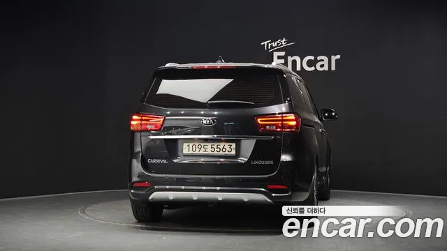 Kia Carnival 2018 thumb 4