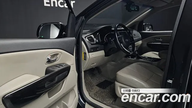Kia Carnival 2018 thumb 10