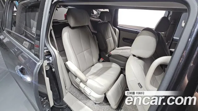 Kia Carnival 2018 thumb 11