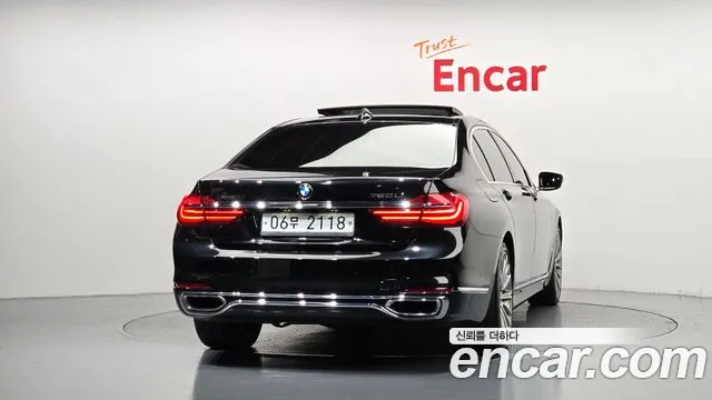 BMW 7-Series 2016 thumb 4