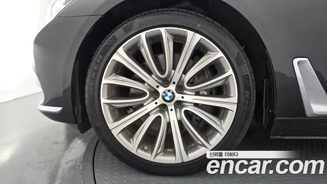 BMW 7-Series 2016 thumb 5