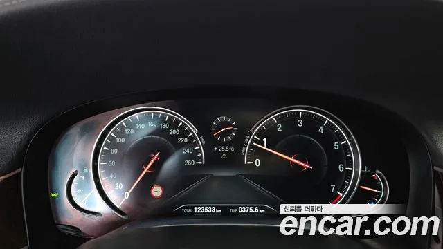 BMW 7-Series 2016 thumb 8