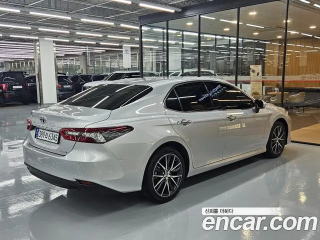 Toyota Camry 2023 thumb 2