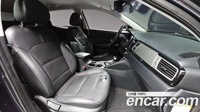 Kia Niro 2016 thumb 10