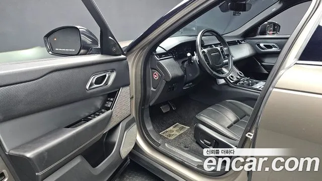 Land Rover Range Rover Velar 2019 thumb 10