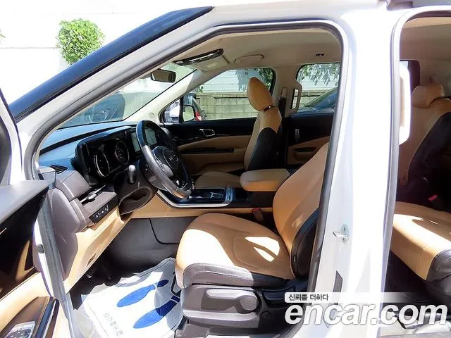 Kia Carnival 2021 thumb 5