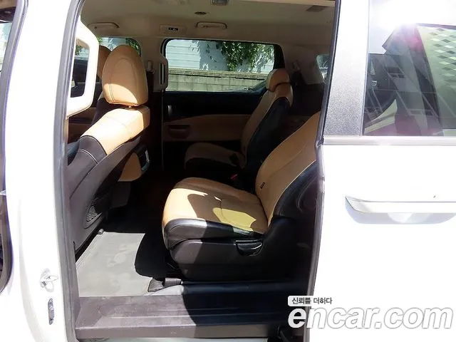 Kia Carnival 2021 thumb 6