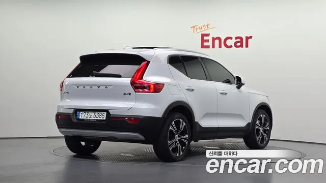 Volvo XC40 2021 thumb 2