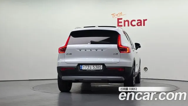 Volvo XC40 2021 thumb 4