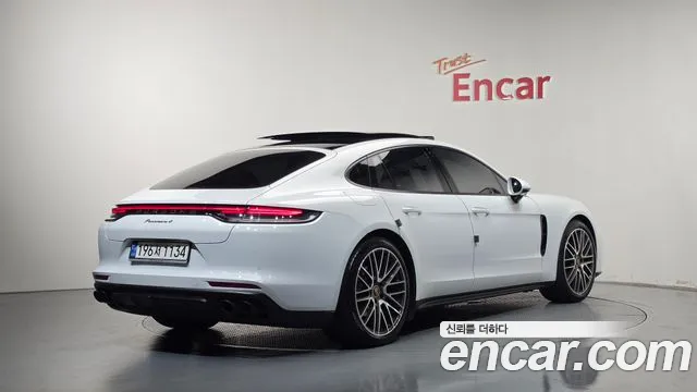 Porsche Panamera 2021 thumb 2