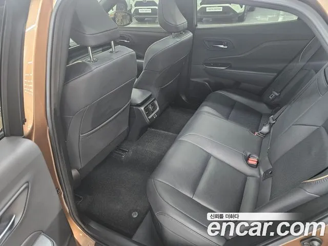 Toyota Crown 2023 thumb 10