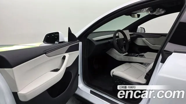 Tesla Model Y 2026 thumb 10
