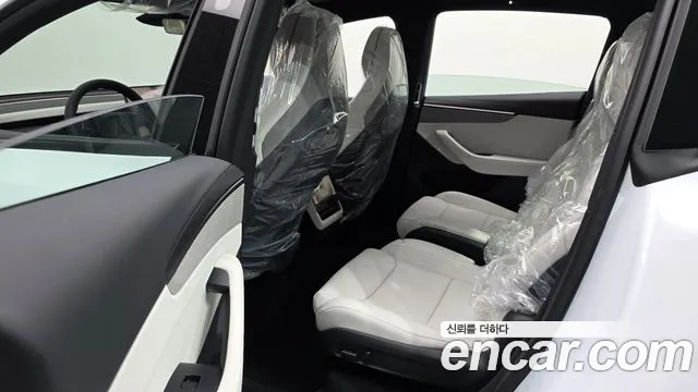 Tesla Model Y 2026 thumb 11