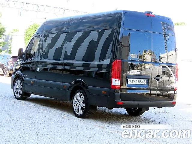 Hyundai Staria 2024 thumb 2